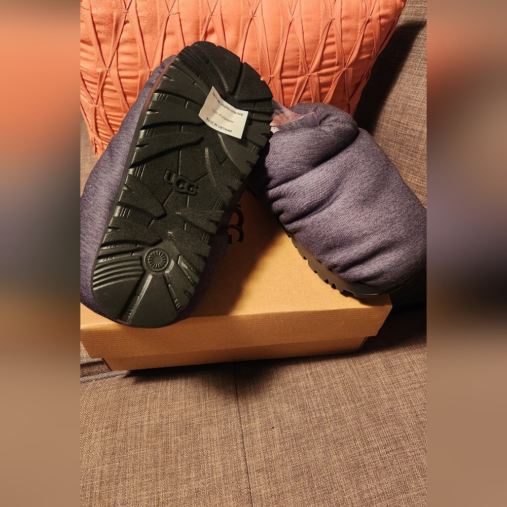 Ugg  Super Soft   Slipper/SLIDES